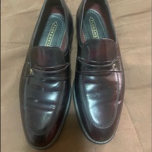 Florsheim men brown wine tone excellent condition number 8D